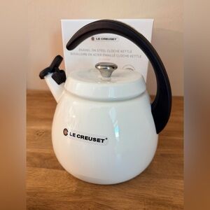 Le Creuset Enamel on Steel 2.2 Qt Tea Kettle White